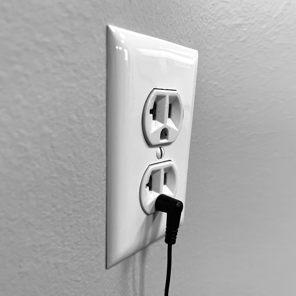 CC3920 ESD Grounding Cable with Alligator Clip Banana Plug and USA Outlet Plug, with Alligator Clip, 20ft Long - Image 4